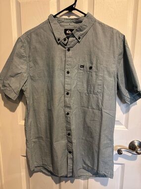Quiksilver Men's Short-Sleeve Button-Down Shirt in Pale Blue